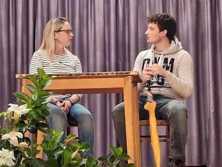 S skečem sta navdušila občinstvo v dvorani David Puškarič in Irena Grilc